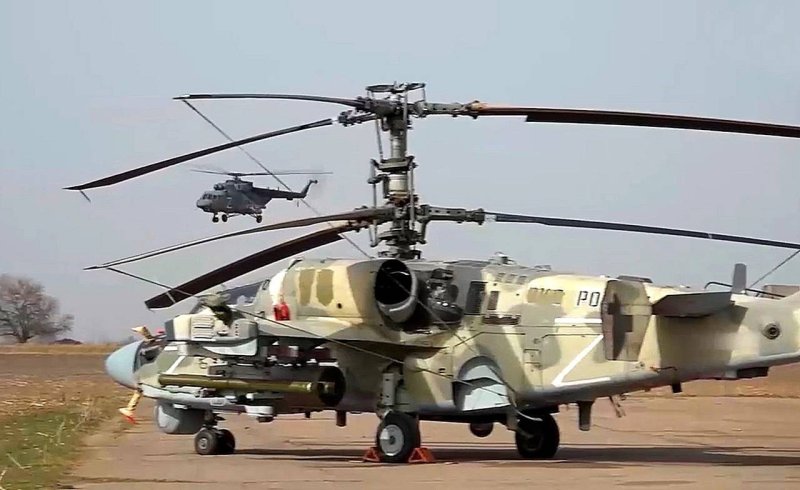 Военный вертолет