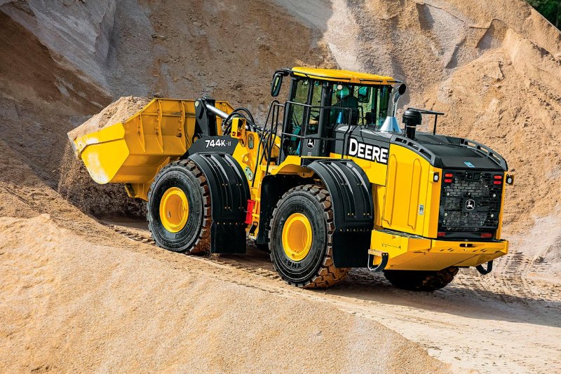 Погрузчик John Deere 744k-II