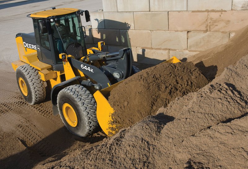 Фронтальный погрузчик John Deere