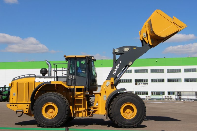 Фронтальный погрузчик John Deere