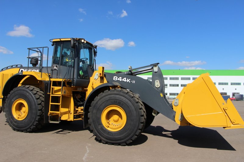 Фронтальный погрузчик John Deere