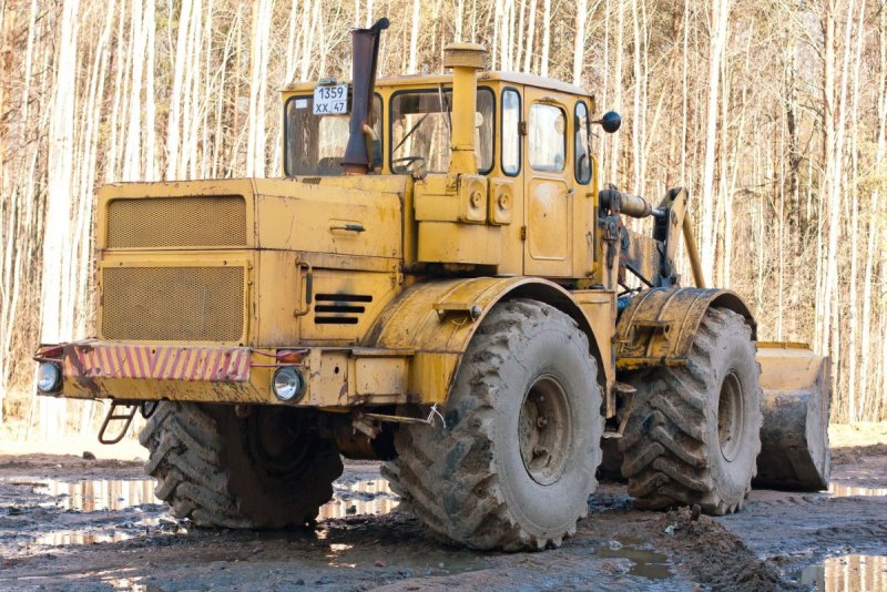 Фронтальный погрузчик Кировец к-700