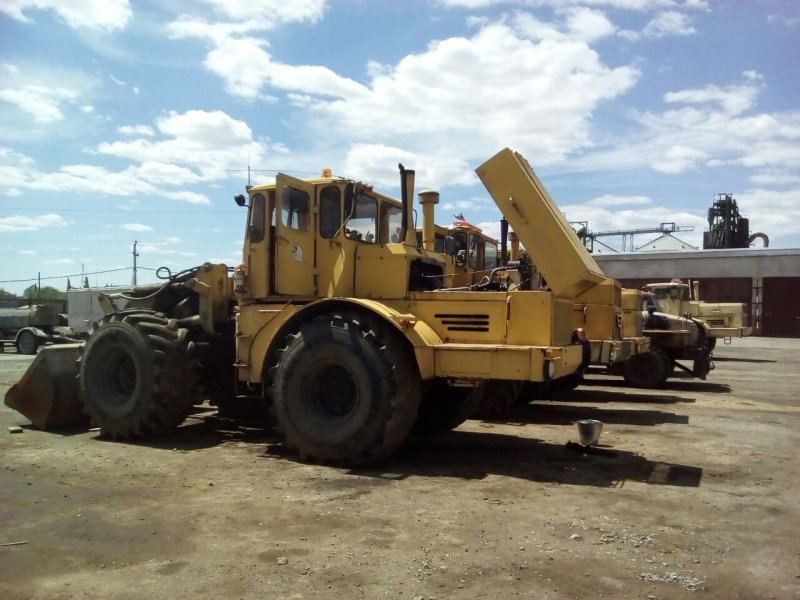К-701 Кировец погрузчик
