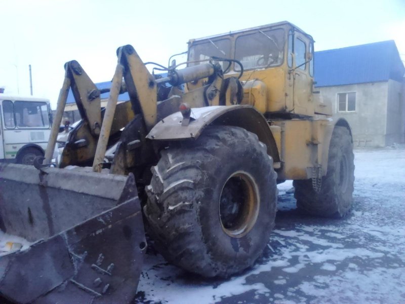 Фронтальный погрузчик Кировец к-701