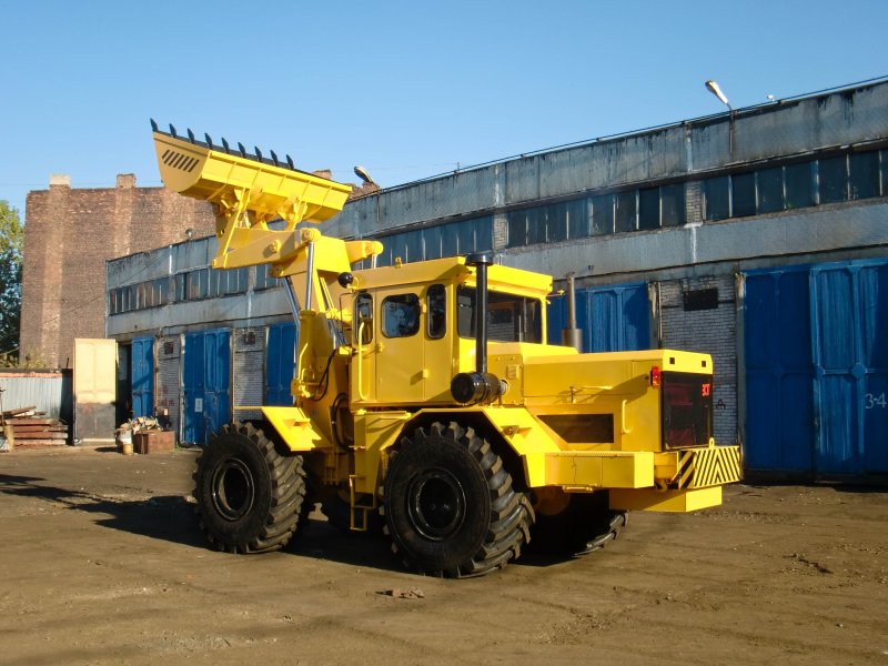 К-701 трактор погрузчик
