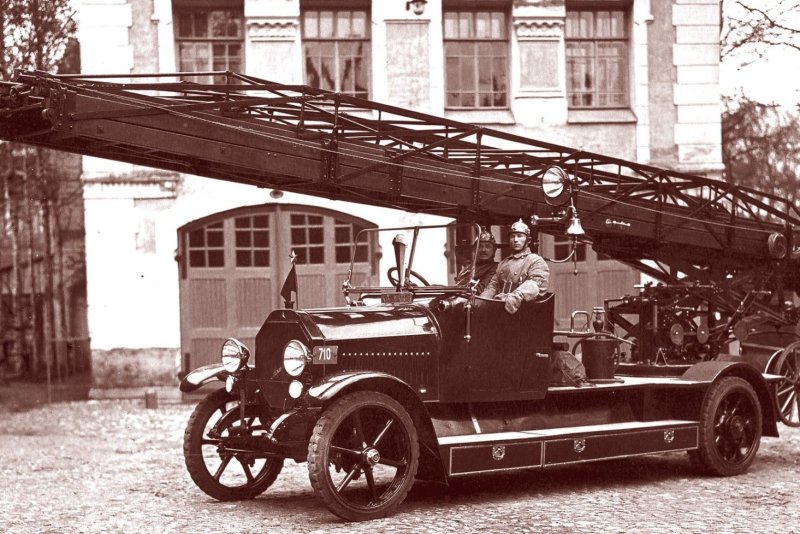 Пожарная автолестница к-30 на шасси ЗИС-6