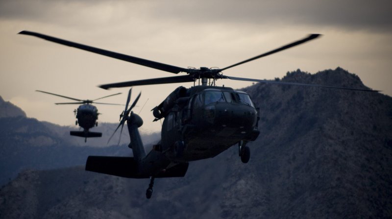 Sikorsky uh-60 Black Hawk и ми-8