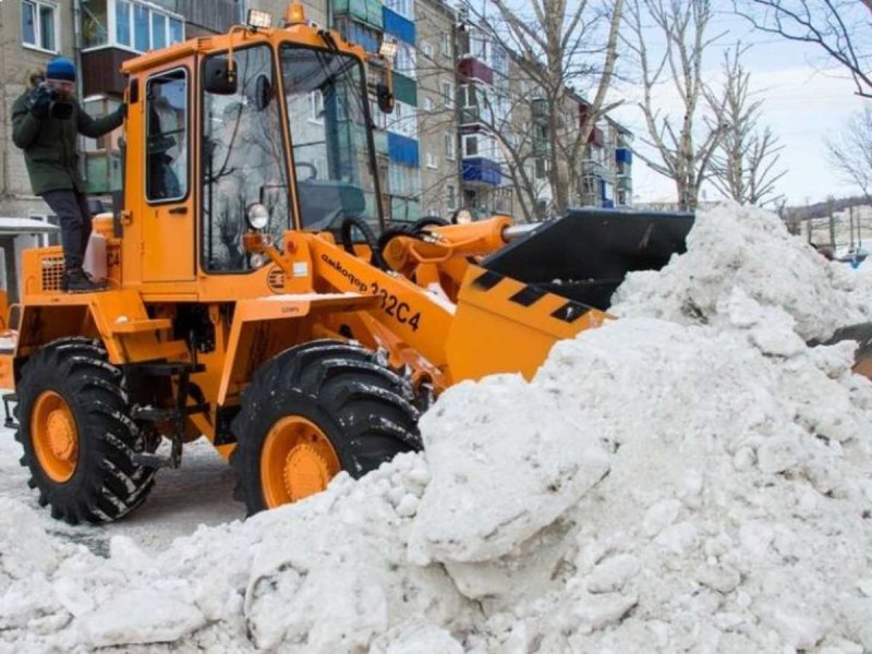 Погрузчик Амкодор уборка снега