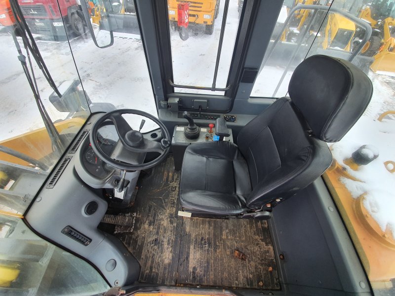 SDLG 936 кабина