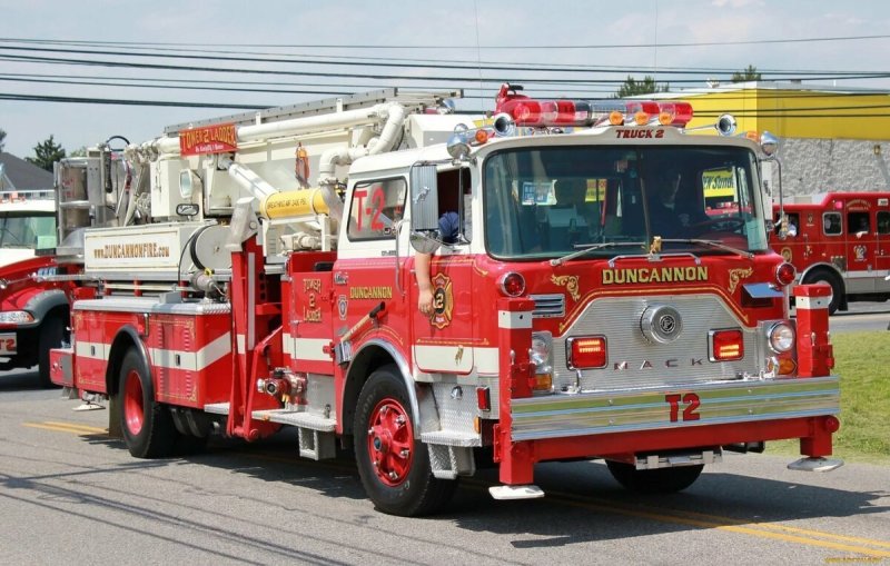 Пожарный грузовик Mack