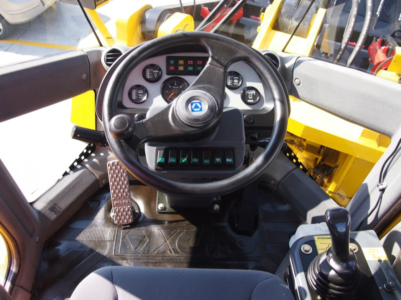 Фронтальный погрузчик Shantui sl60w