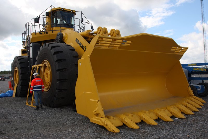 Комацу WA 1200 погрузчик