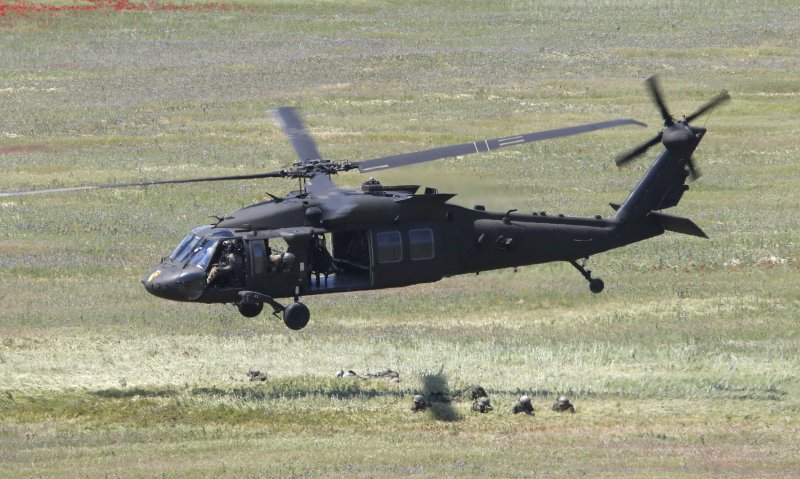 Вертолёт uh-60 Black Hawk
