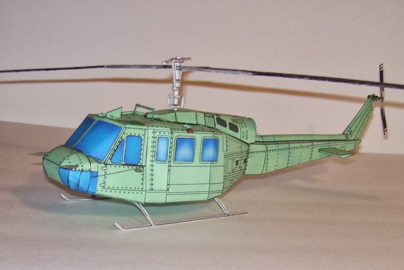 Uh1 вертолет из бумаги