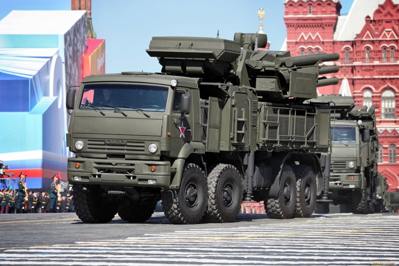Российский самоходный зенитный ракетно-пушечный комплекс панцирь-с1
