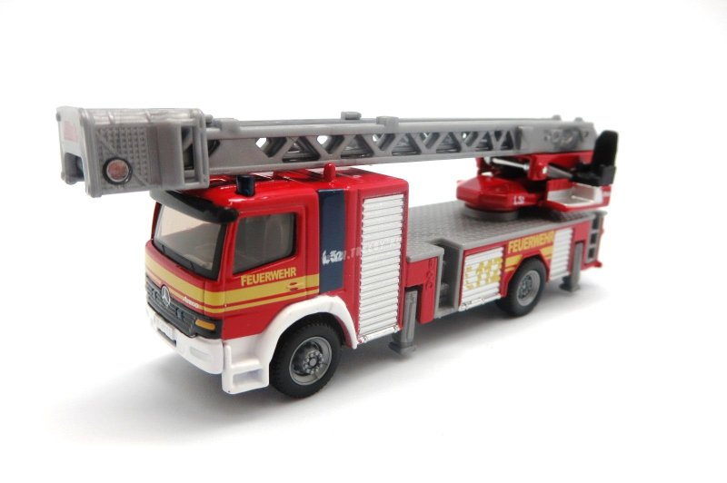 Пожарный автомобиль siku с лестницей Magirus (4114) 1:50 15.5 см