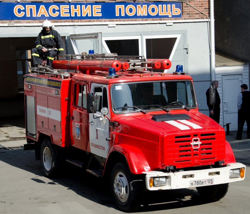 Пожарные машины МЧС Владивосток