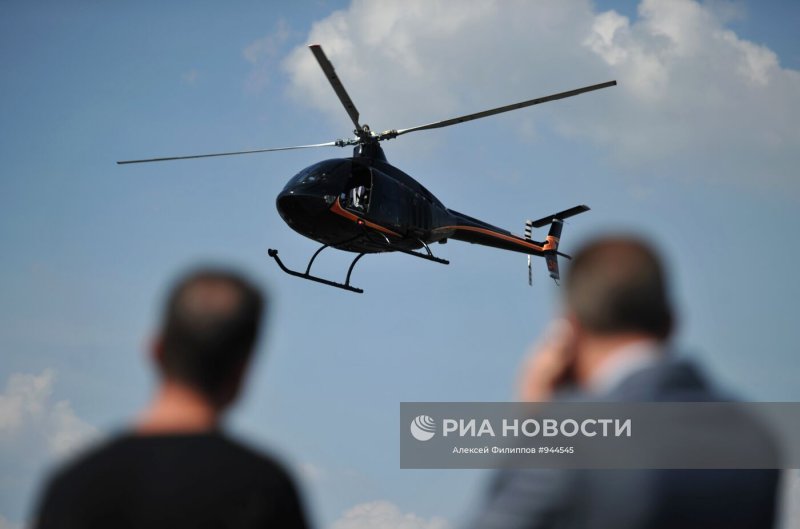 Вертолет ми-34 в полёте