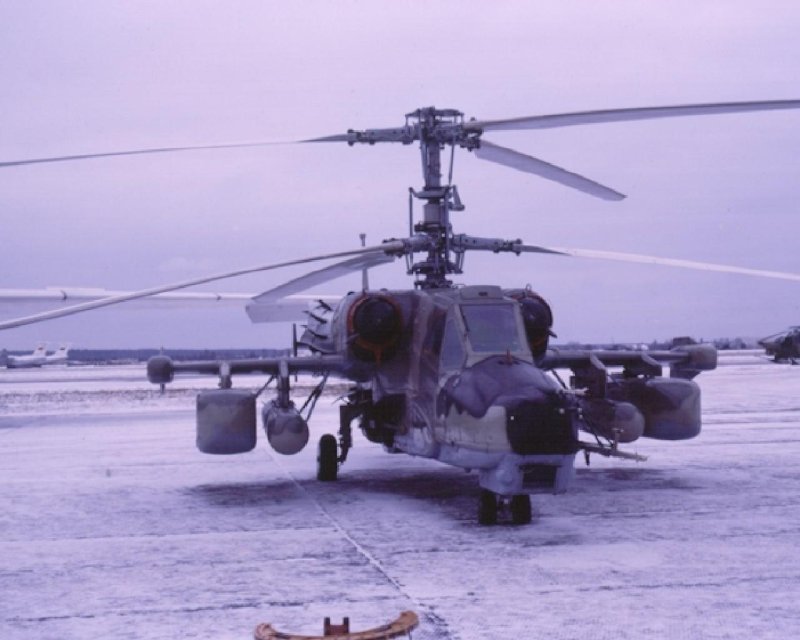 Ка-50 черная акула на аэродроме
