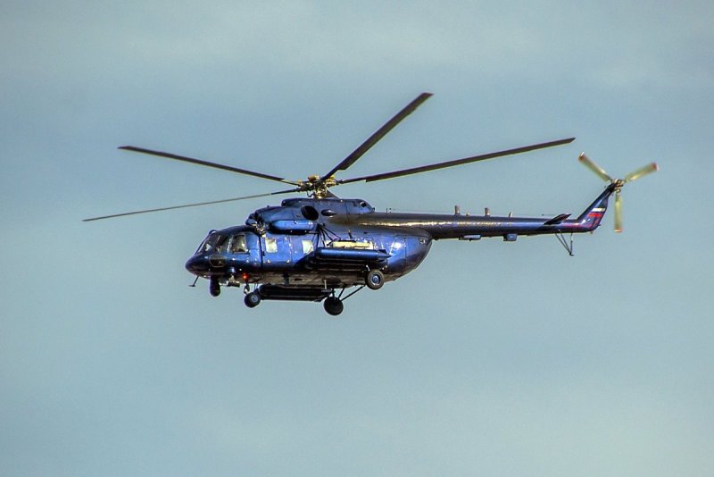 Ми-8 вертолёт черный