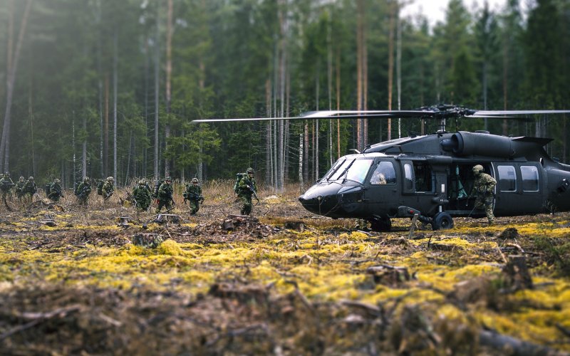 Вертолет в тайге