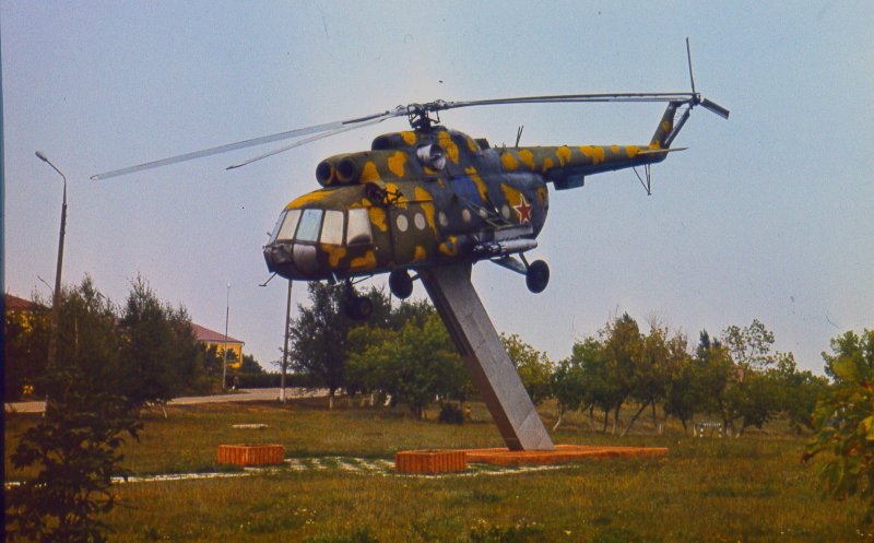 Вертолет ми8 памятник Ноябрьск