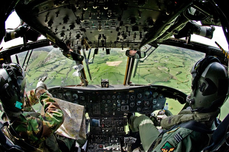 Вертолет Chinook пилот