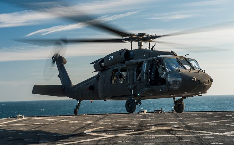 Вертолёт uh-60 Black Hawk