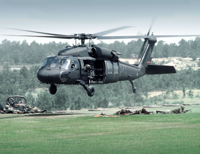 Вертолёт uh-60 Black Hawk