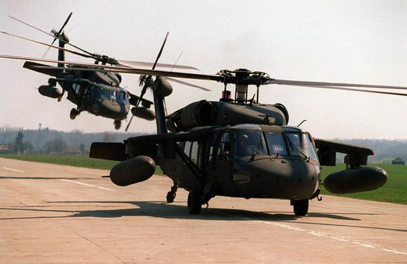Вертолёт uh-60 Black Hawk gif