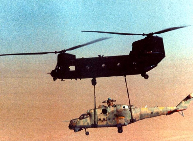 Chinook Ch 47 несëт ми 24