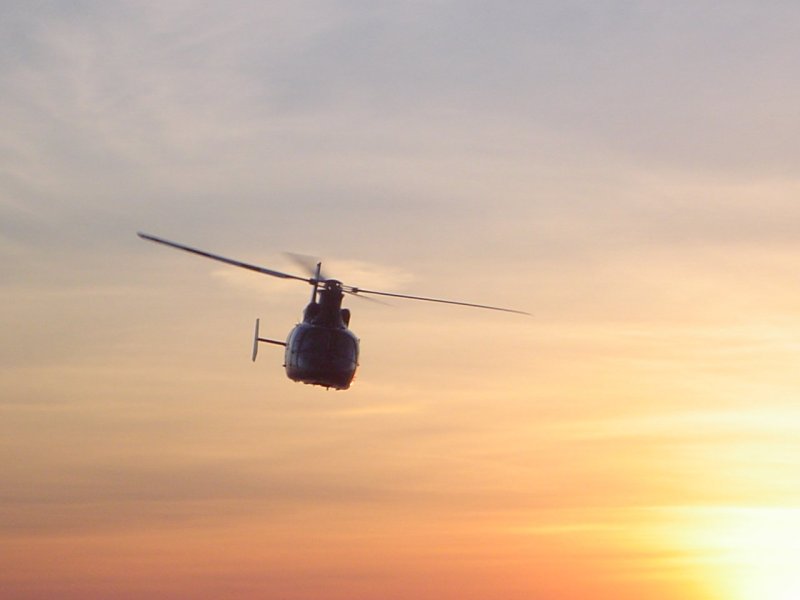 Вертолет ми 8 на рассвете