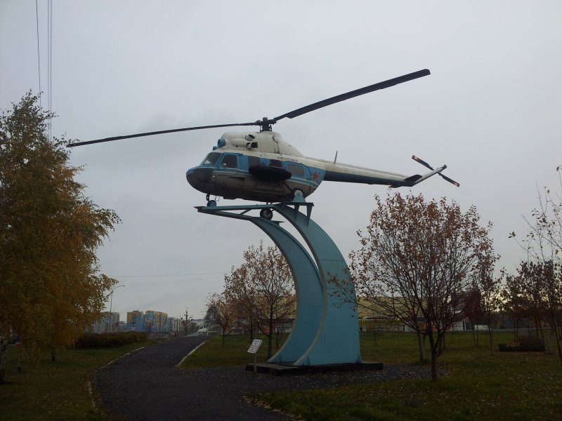 Памятник вертолету ми-2