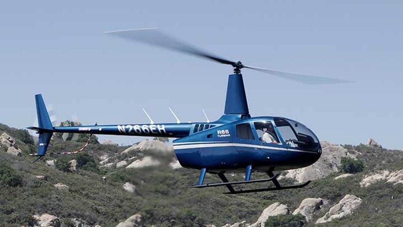 Вертолет Robinson r66 из далека