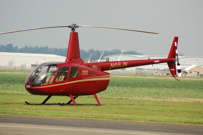 Вертолет Robinson 66