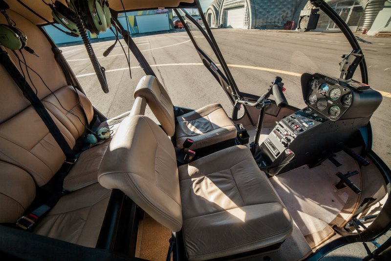 Robinson r66 кабина