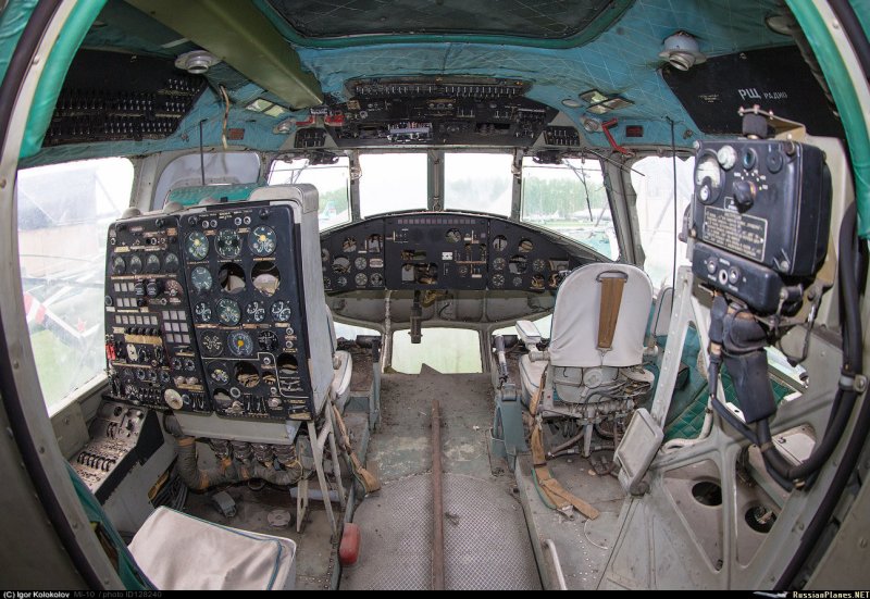 Кабина бортрадиста ми-6