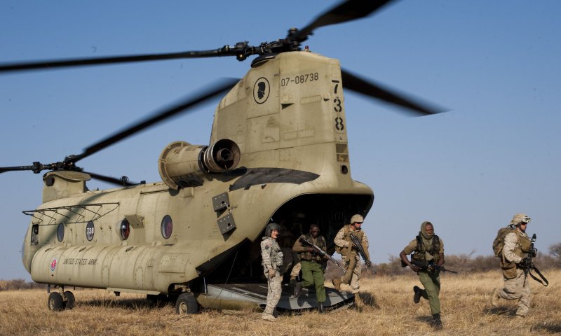 Вертолет американский военный Чинук