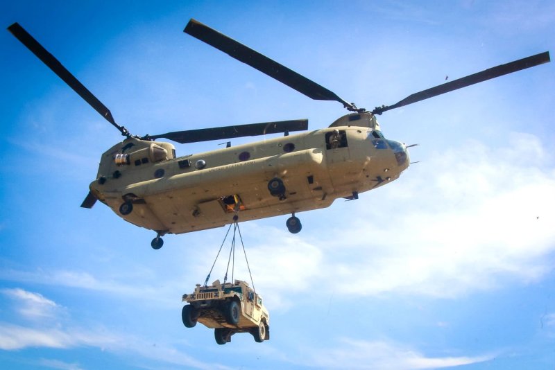 Вертолет Ch-47 Chinook