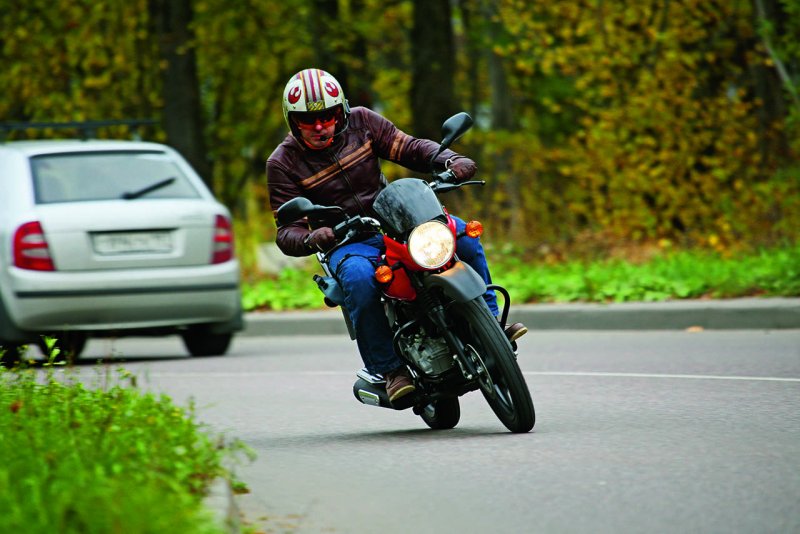 Bajaj Boxer стант