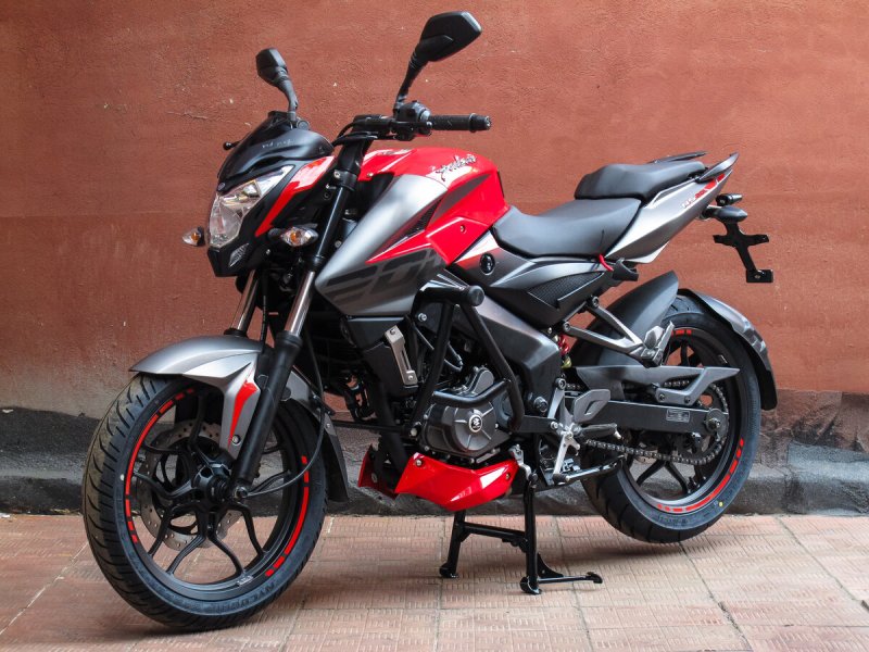 Мотоцикл Bajaj Pulsar 200 NS