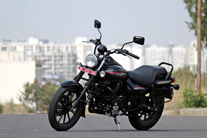 Bajaj Avenger 220 Street