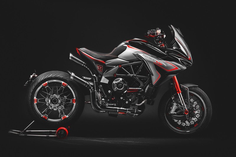 MV Agusta Turismo veloce versus