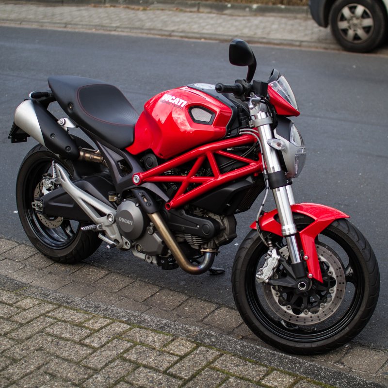 Ducati Monster 696