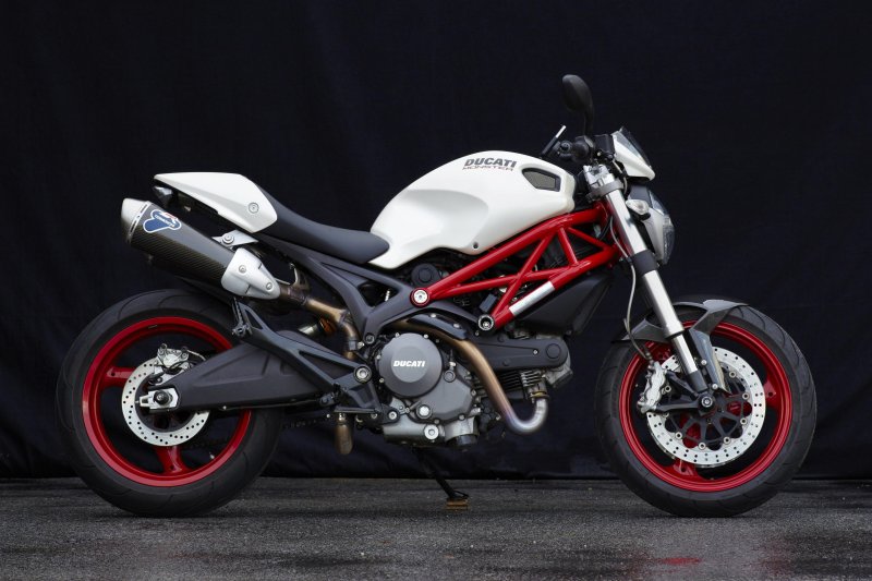 Ducati Monster 696