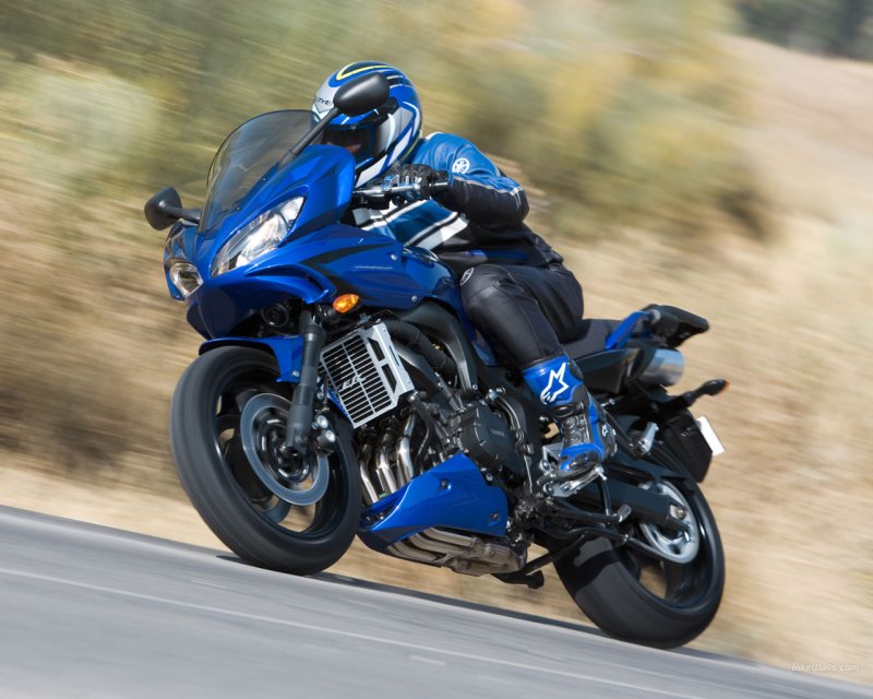 Мотоцикл Yamaha fz6