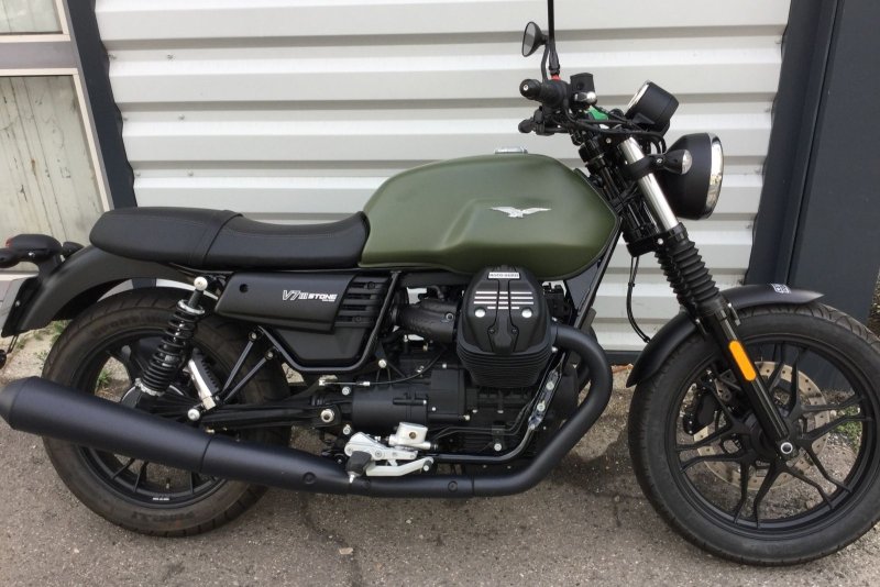 Moto Guzzi v7 Stone