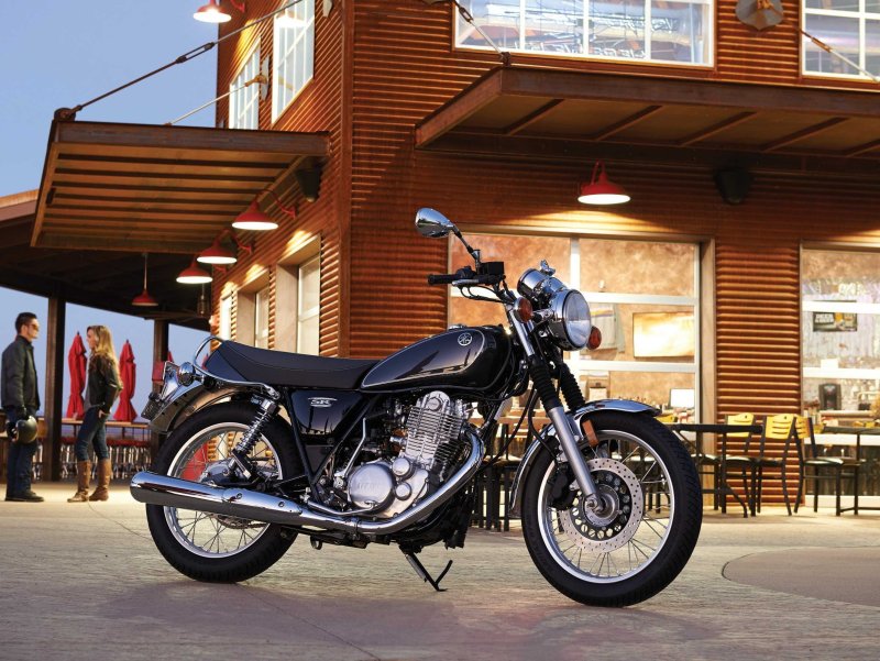 Классический мотоцикл Ямаха sr400