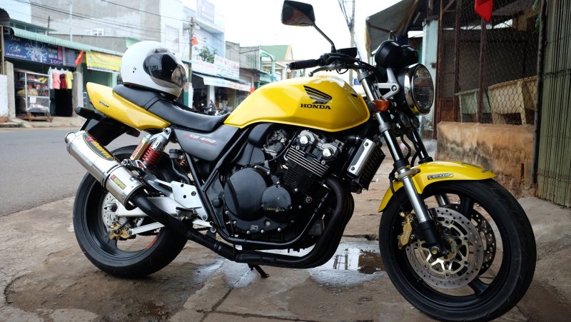 Honda cb400 2000