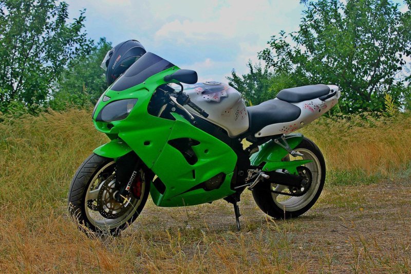 Кавасаки zx9r 2000г